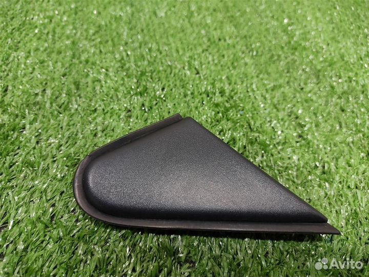 Накладка крыла переднего правого Mitsubishi Lance