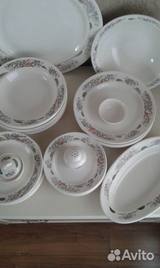 Набор столовой посуды завода им.М.И.Калинина(зик)