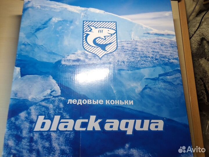 Стильные ледовые коньки black aqua