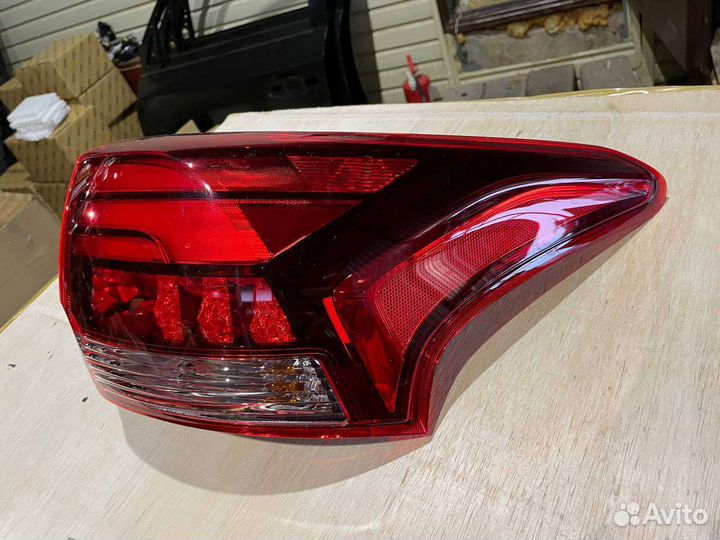 Фонарь задний правый Митсубиси Аутлендер 3 GF