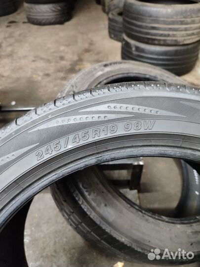 Yokohama BluEarth RV-02 245/45 R19 98W