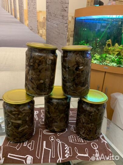 Грибы опята маринованные, мелкие, очень вкусные