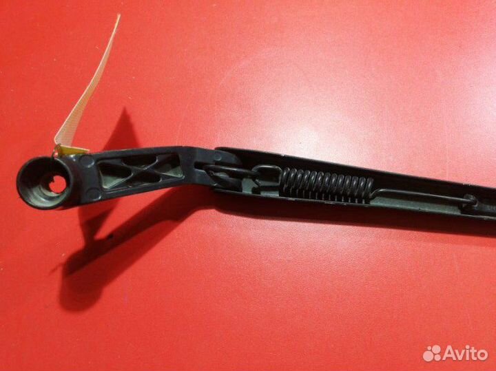 Поводок стеклоочистителя передний правый Toyota