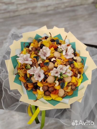 Съедобные букеты из сухофруктов и орехов