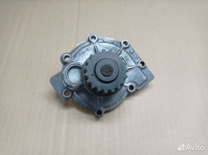 Насос водяной Volvo S60