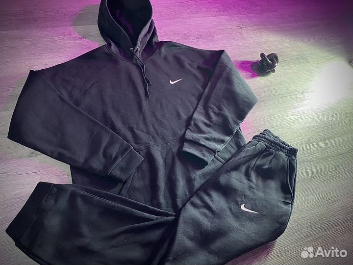 Спортивный костюм Nike темно-синий на фоисе новый