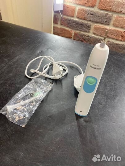 Электрическая зубная щетка Philips HX6231