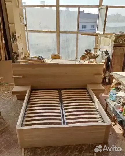 Кровать из дерева. Мебель из массива для дома