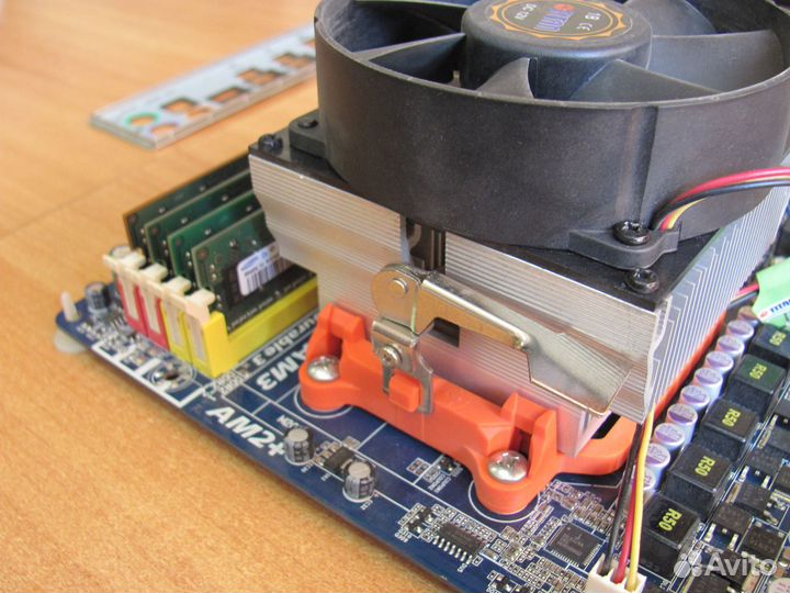 Gigabyte GA-MA770-US3 + AMD X2 250 + память 4GB