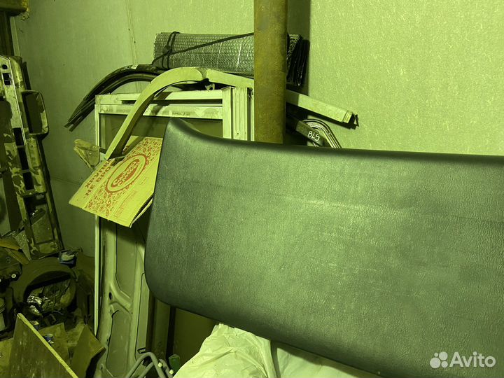 Пластик крышки багажника на toyota Fiеlder