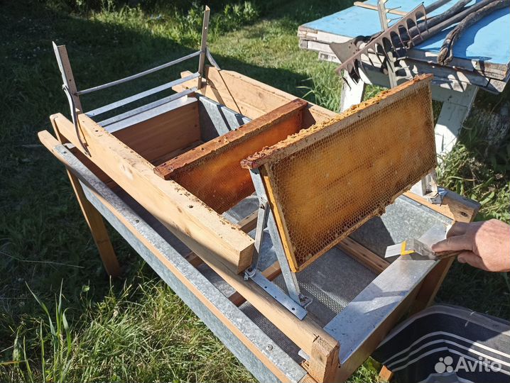Ульи, пасека, пчеловодческий инвентарь