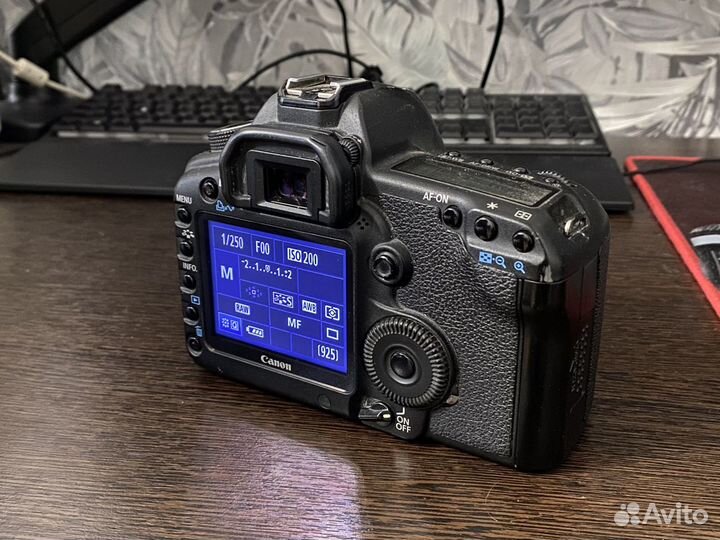 Зеркальный фотоаппарат Canon 5D mark ii