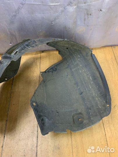 Подкрылок передний левый Opel Zafira B минивэн
