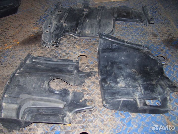 Mitsubishi Lancer IX пыльник