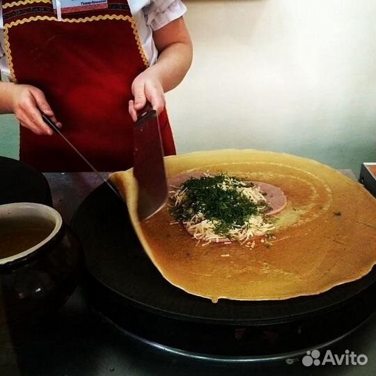 Продавец-блинопек Сибирские блины в трц Планета