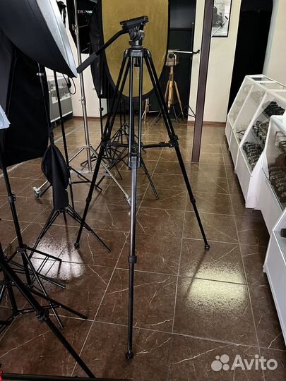 Штатив Slik Daiva