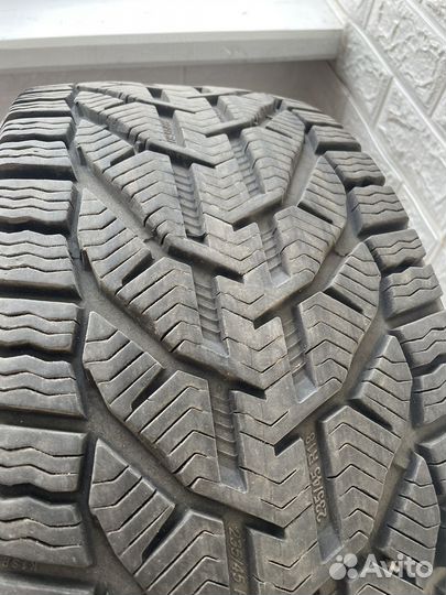 Tigar Ice 235/45 R18