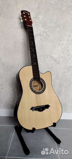 Гитара + чехол и медиатор