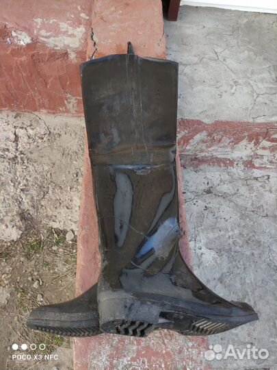 Резиновые болотные сапоги