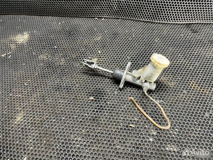 Главный цилиндр сцепления Mitsubishi Lancer 6