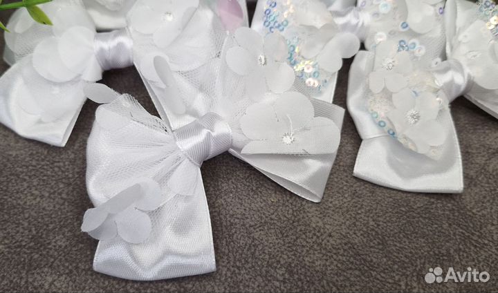 Белые бантики