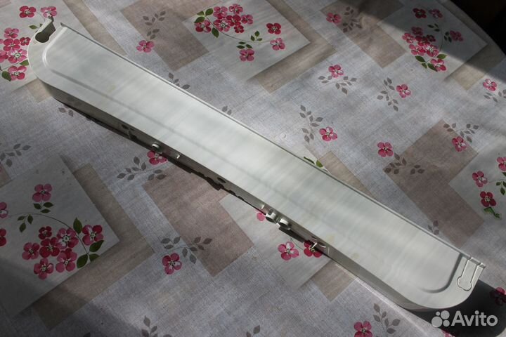 Верхний пластик холодильника Indesit C240G.016