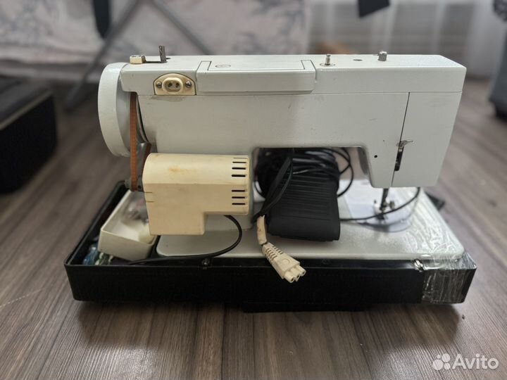 Швейная машинка чайка 134А