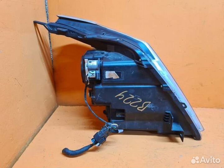 Фара ксеноновая передняя левая Cadillac Srx 3.6