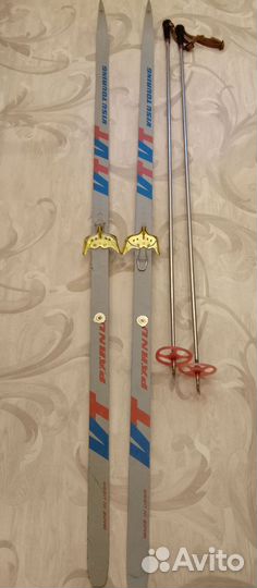 Лыжи беговые. Б/У. Длина лыж 1,95. Палки 1,50