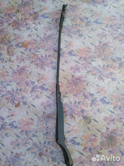 Поводок стеклоочистителя передний правый