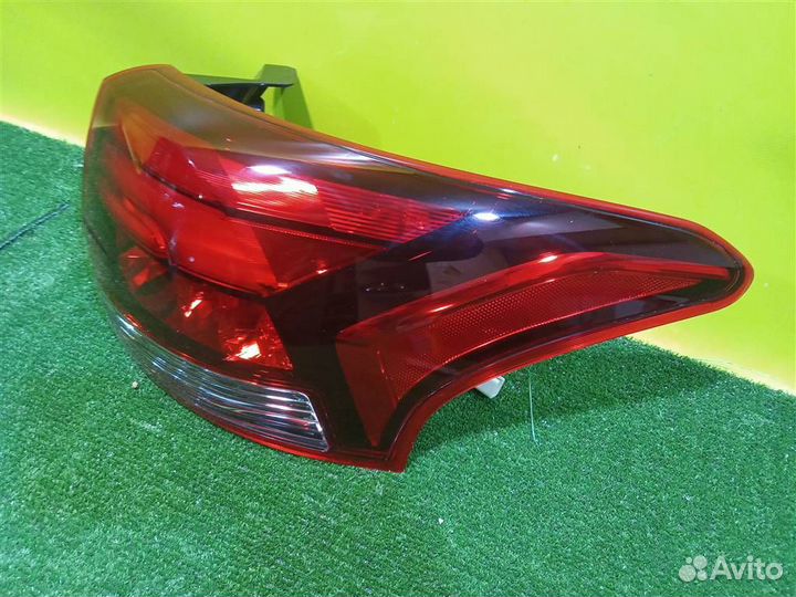 Фонарь задний наружный правый Mitsubishi Outlande