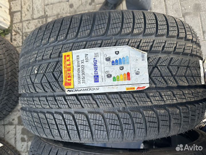 Pirelli Scorpion Winter 275/35 R22 и 315/30 R22 107V