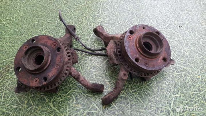 Кулак поворотный передний Volkswagen Passat B3 2.0