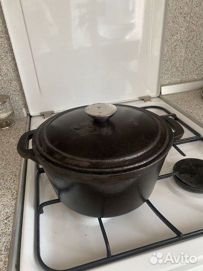 Казан на 4 литра,тяжелый чугунный