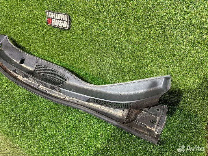 Жабо Toyota Voxy ZRR75