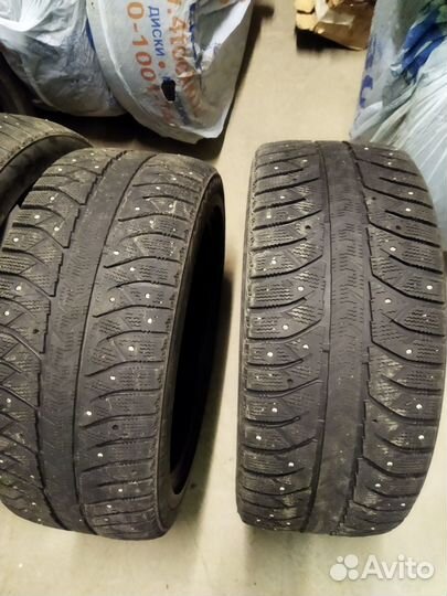 Bridgestone Ice Cruiser 7000 235/45 R17 94T