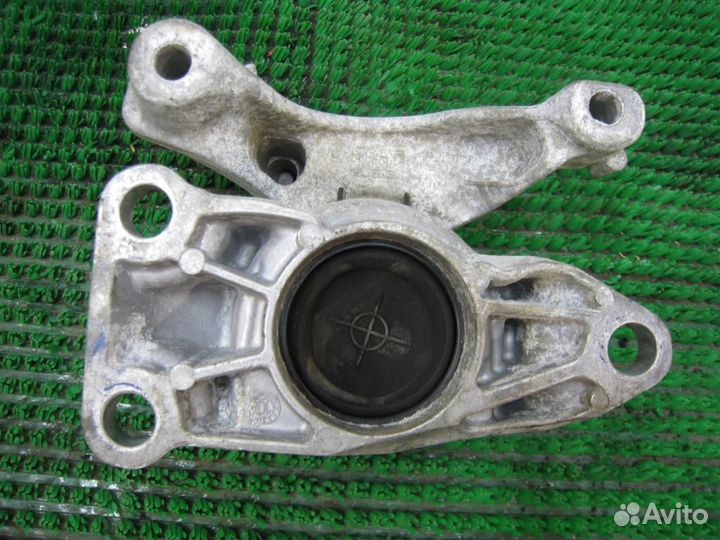 Опора (подушка) двигателя правая Renault Megane 3