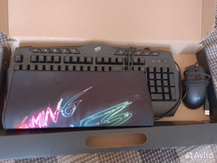 Игровая клавиатура и мышь