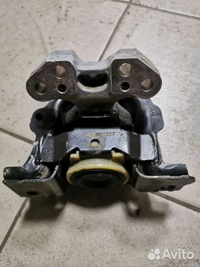 Подушка двигателя правая Citroen/Peugeot