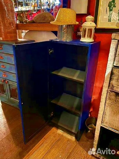 Шкафчик дизайнерский дерево