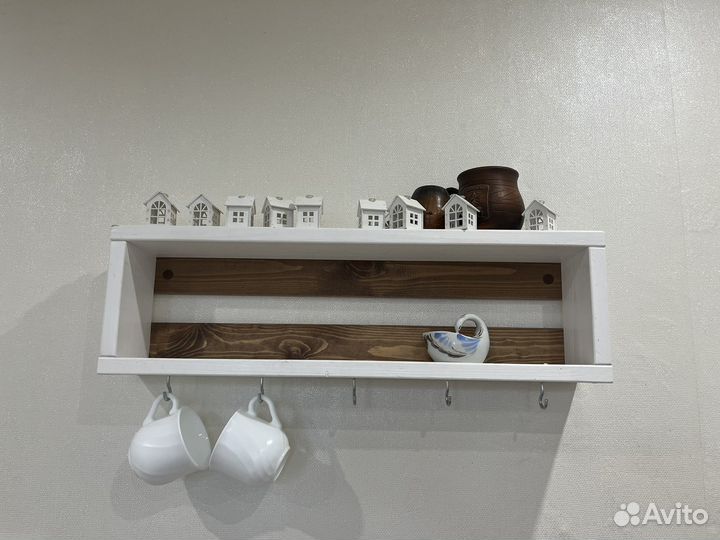 Полка с крючками