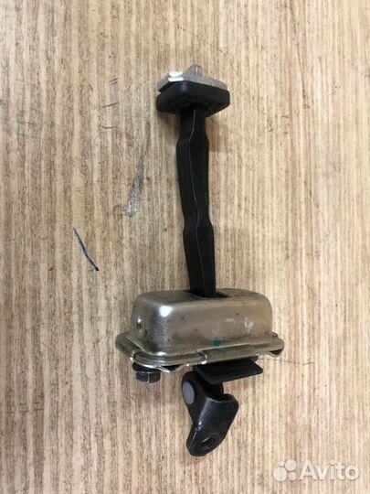 Ограничитель двери задний правый Ssangyong Actyon