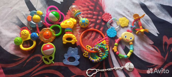 Погремушки, прорезыватели, прищепка для пустышки