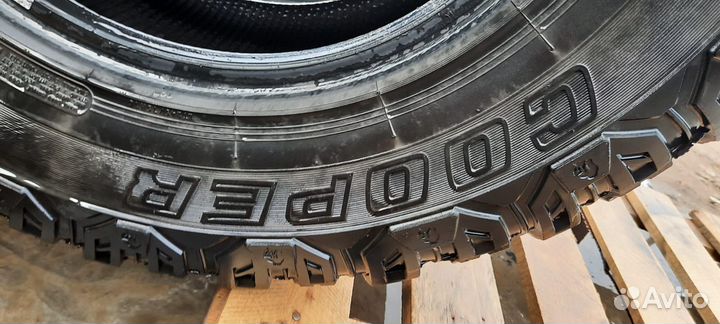 Cooper Discoverer STT 245/75 R16