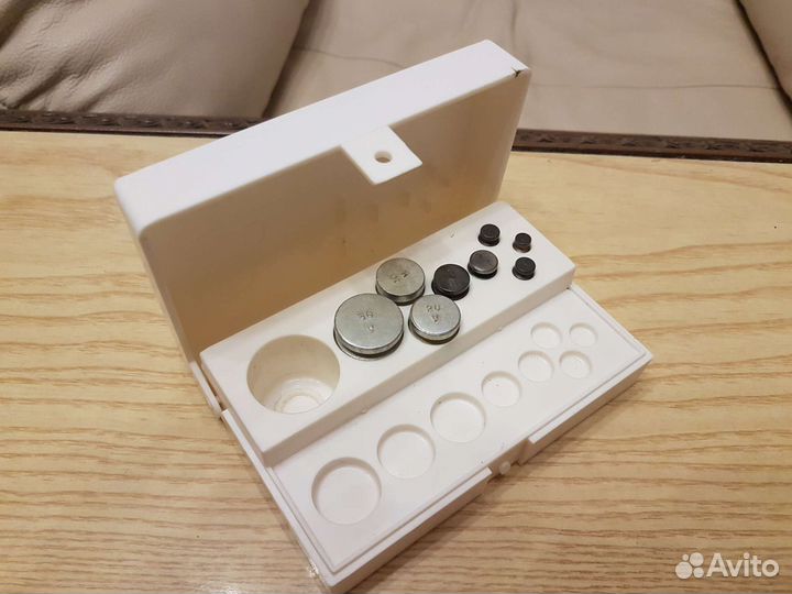 Весы равноплечие и набор гирь