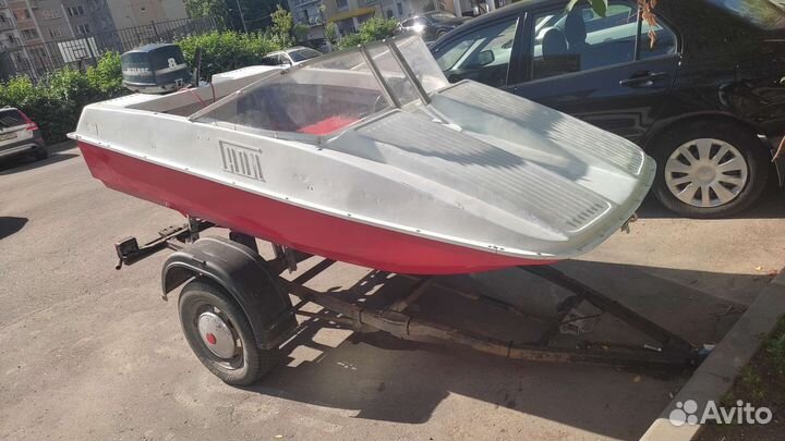 Лодка с мотором катер