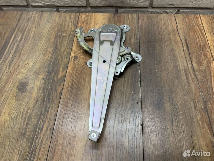 Mitsubishi Pajero Стеклоподъемник электр. задний