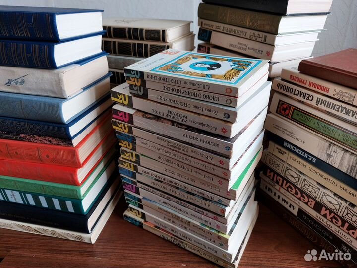 Книги классика очень много