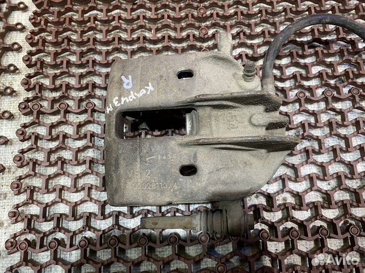 Суппорт передний правый Каризма Mitsubishi Carisma