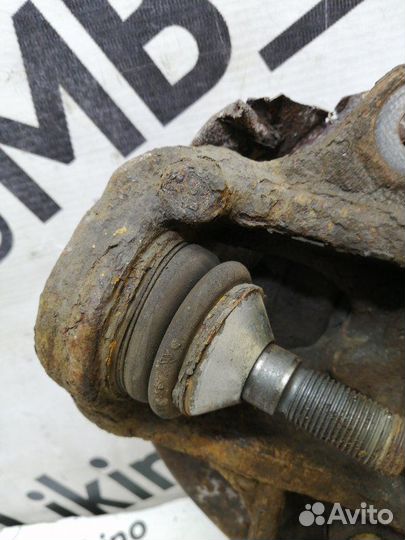 Кулак задний правый Mercedes Ml W164